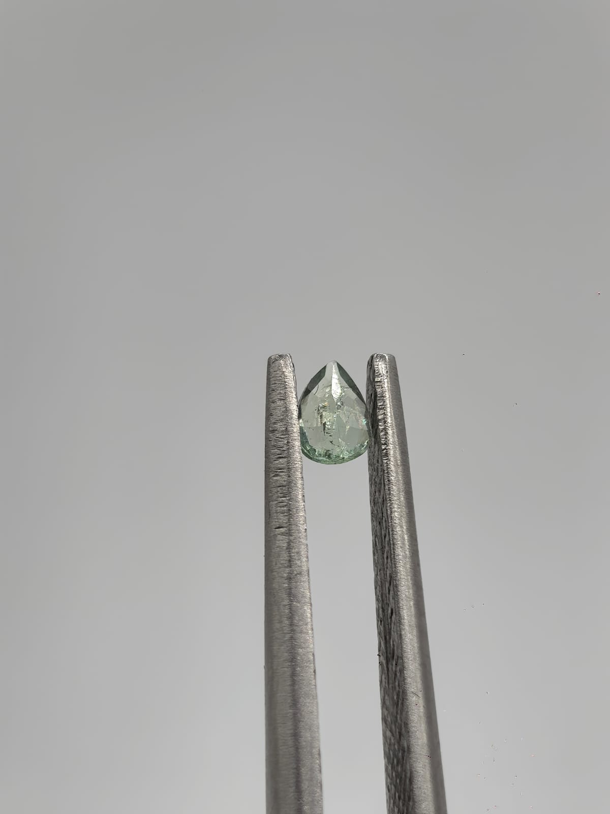 Alexandrita natural forma de gota de 0.06ct