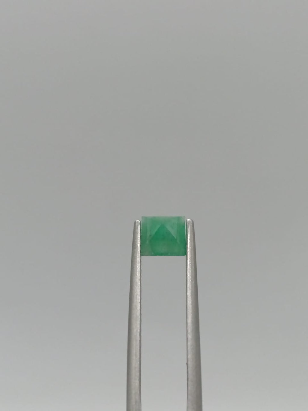 Esmeralda brasileña cuadrada de 0.66ct