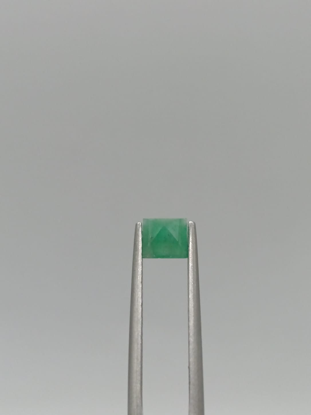 Esmeralda brasileña cuadrada de 0.66ct