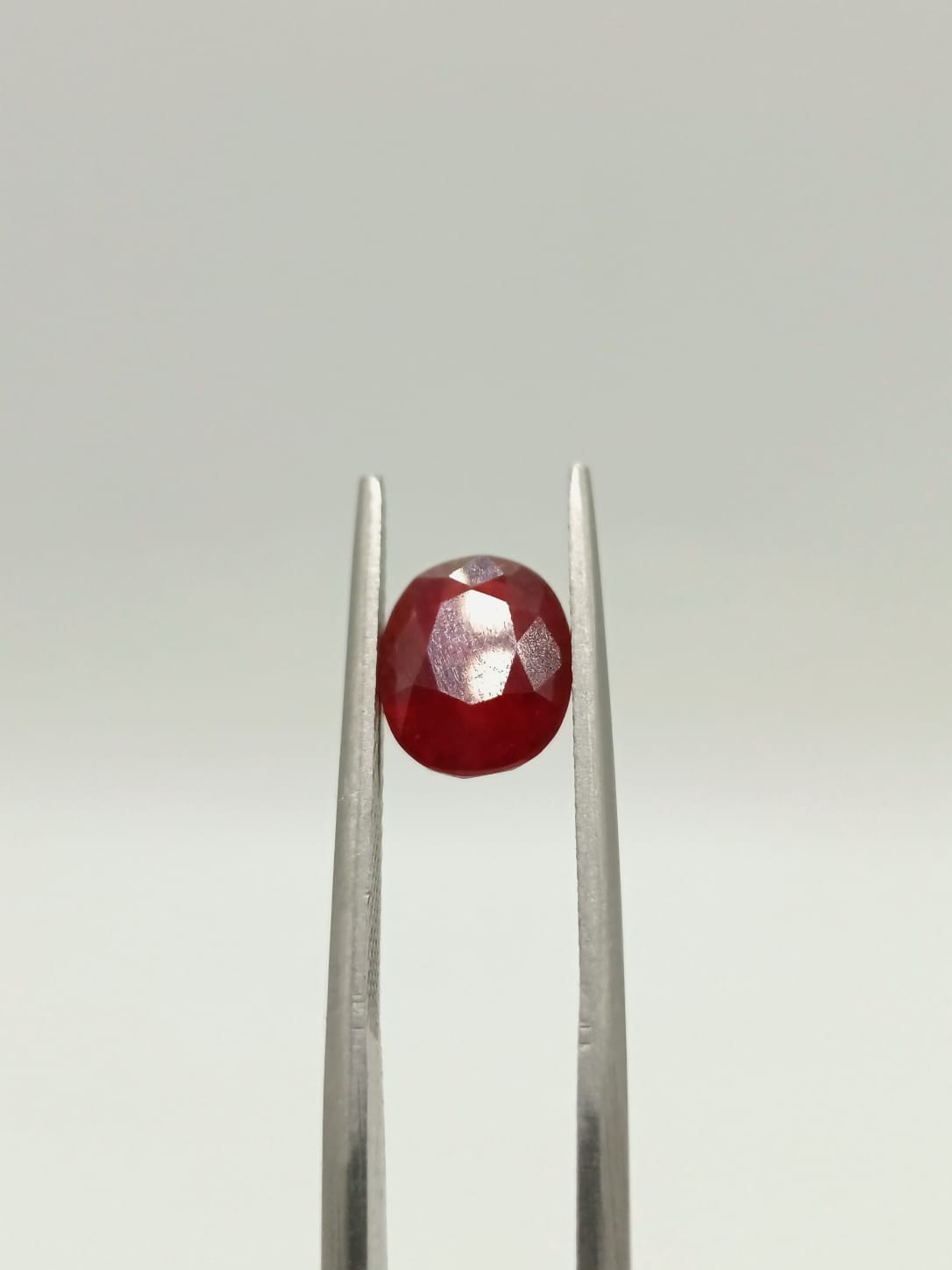 Rubí ovalado de 2.68ct