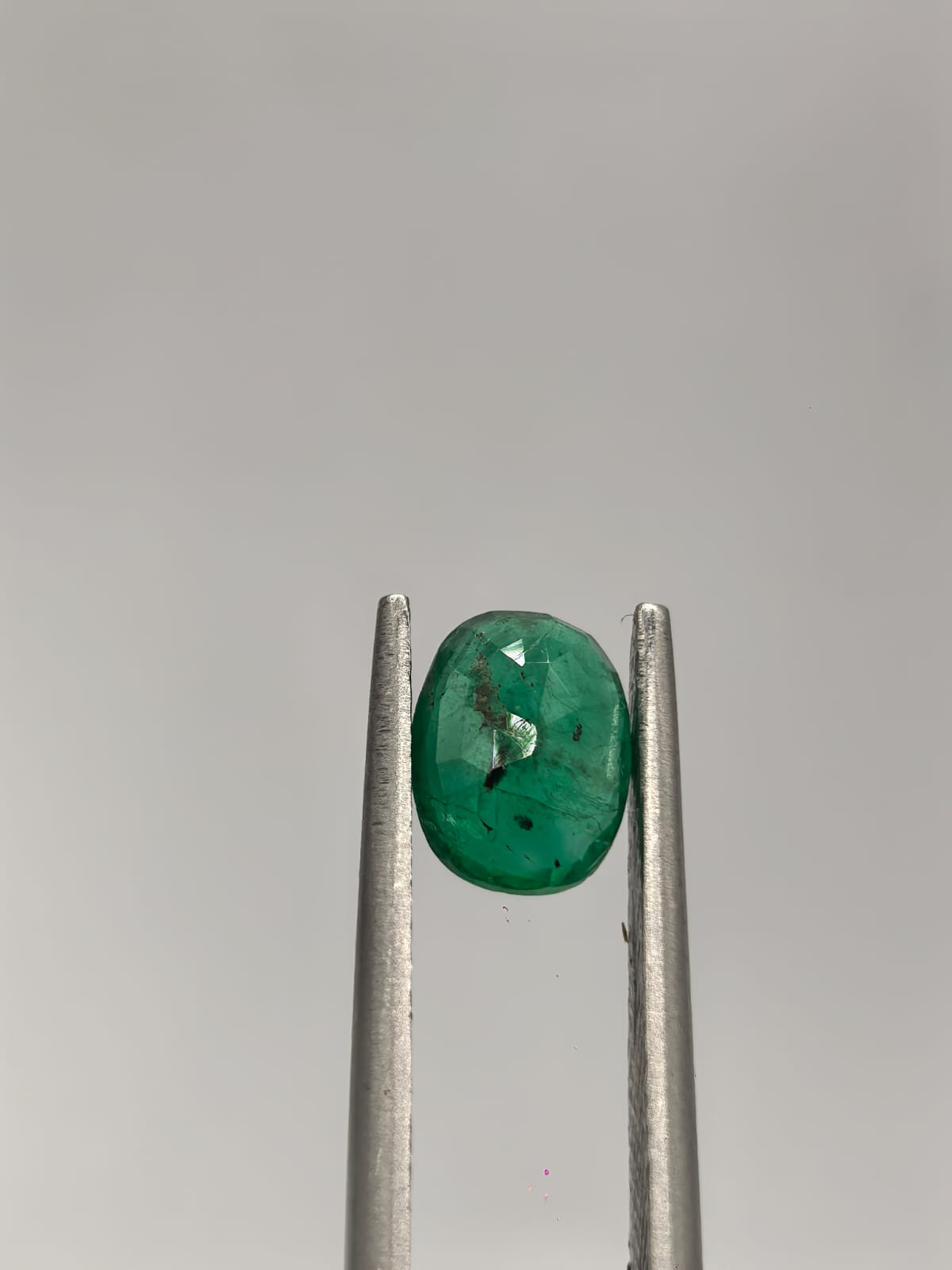 Esmeralda colombiana oval de 0.89ct