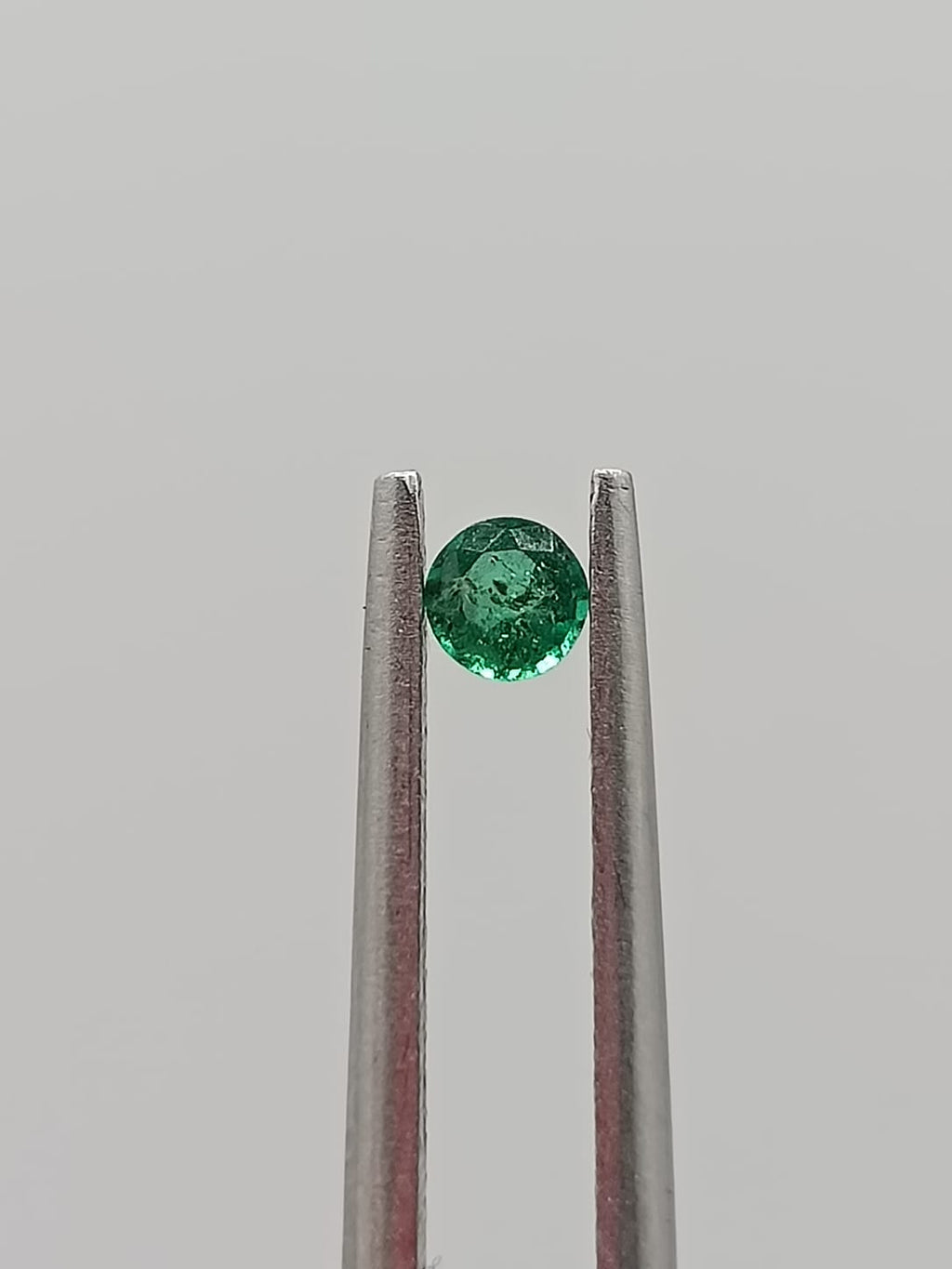 Esmeralda colombiana circular de 0.09ct