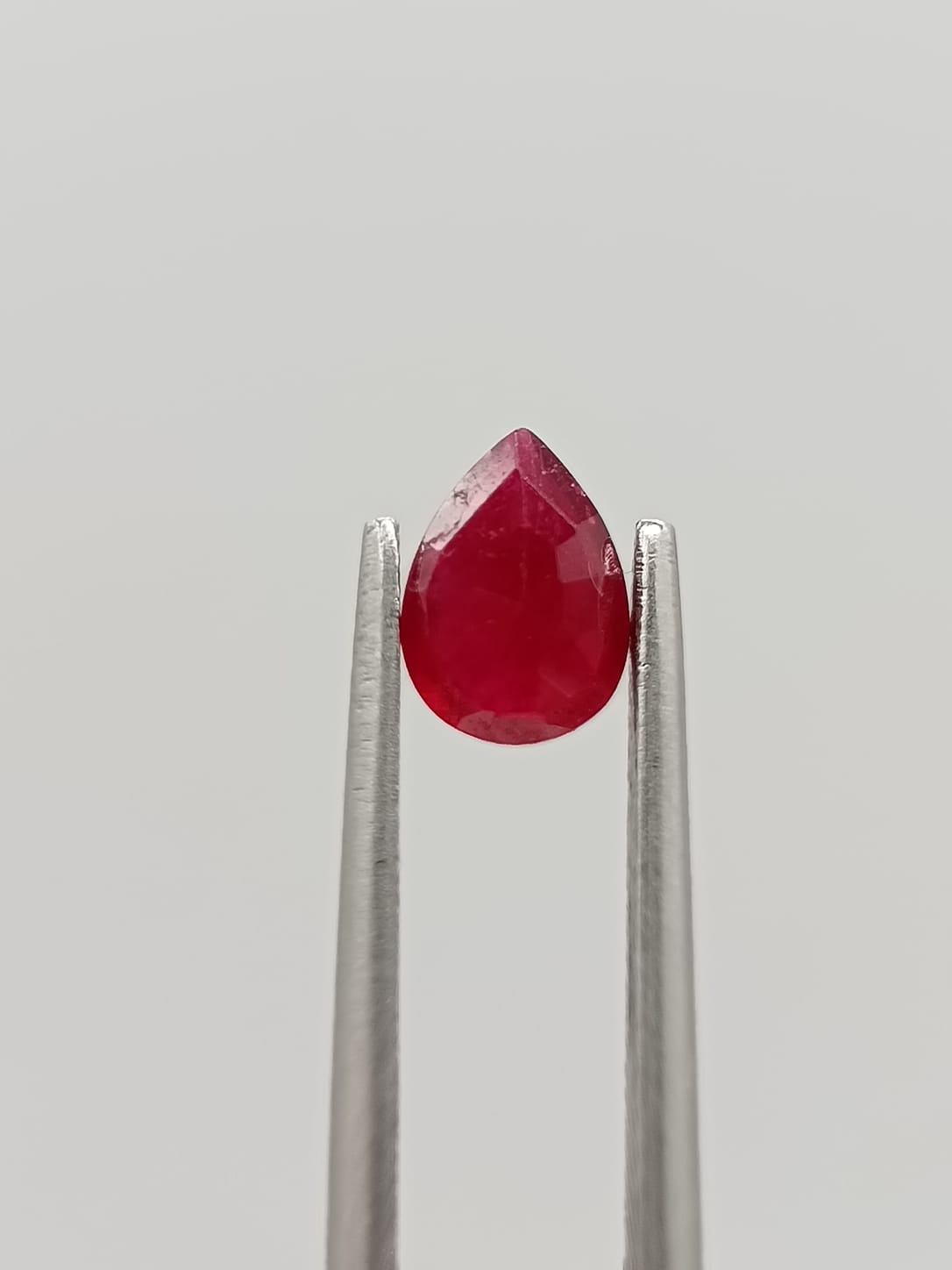 Rubí forma de gota de 0.83ct