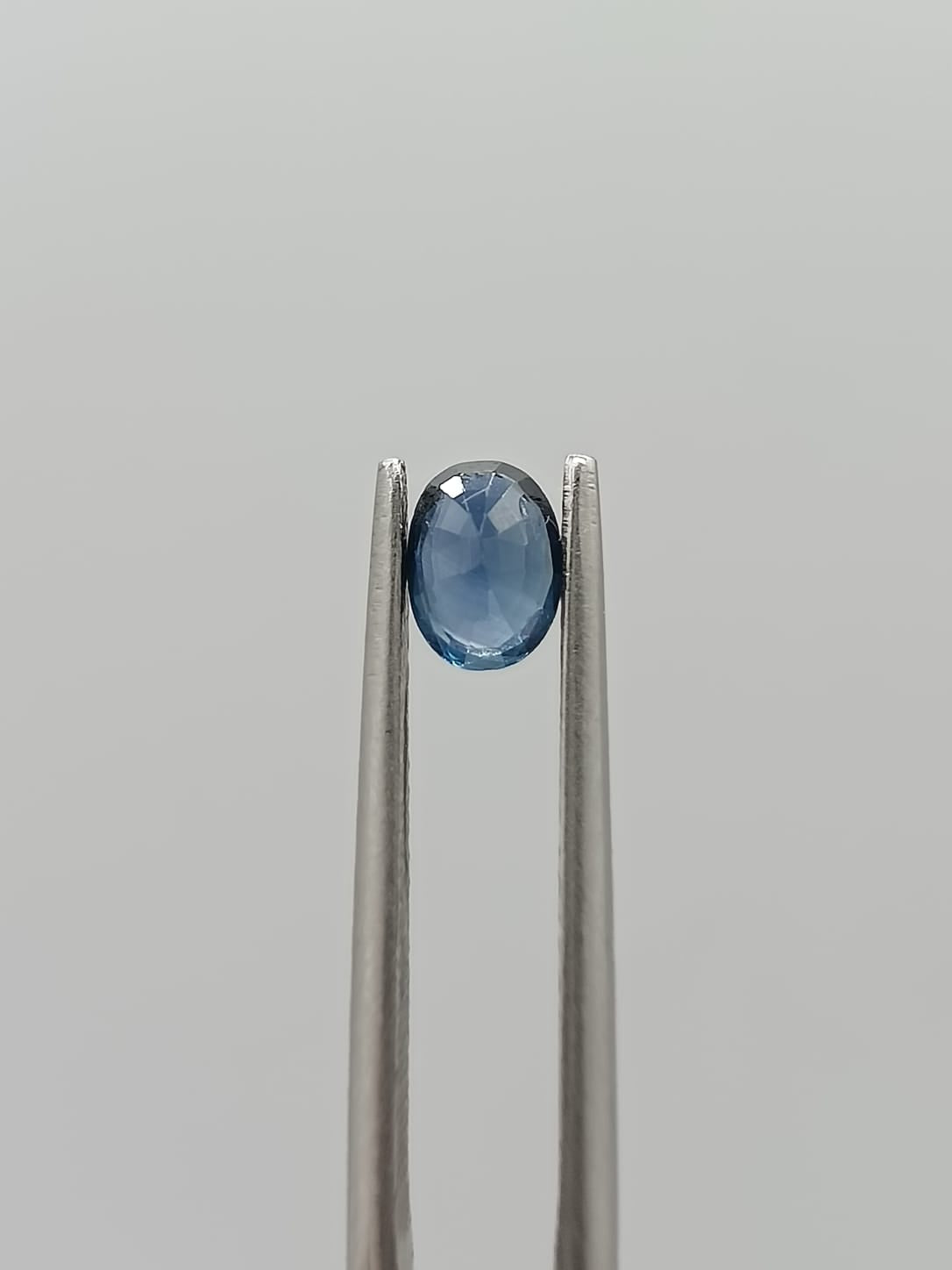 Zafiro ovalado de 0.66ct