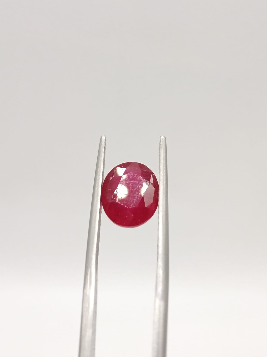 Rubí ovalado de 3.66ct