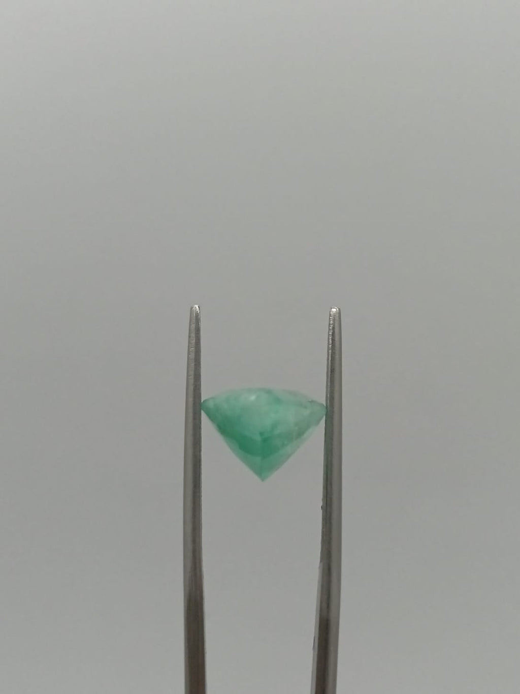 Esmeralda brasileña forma de gota de 4.71ct