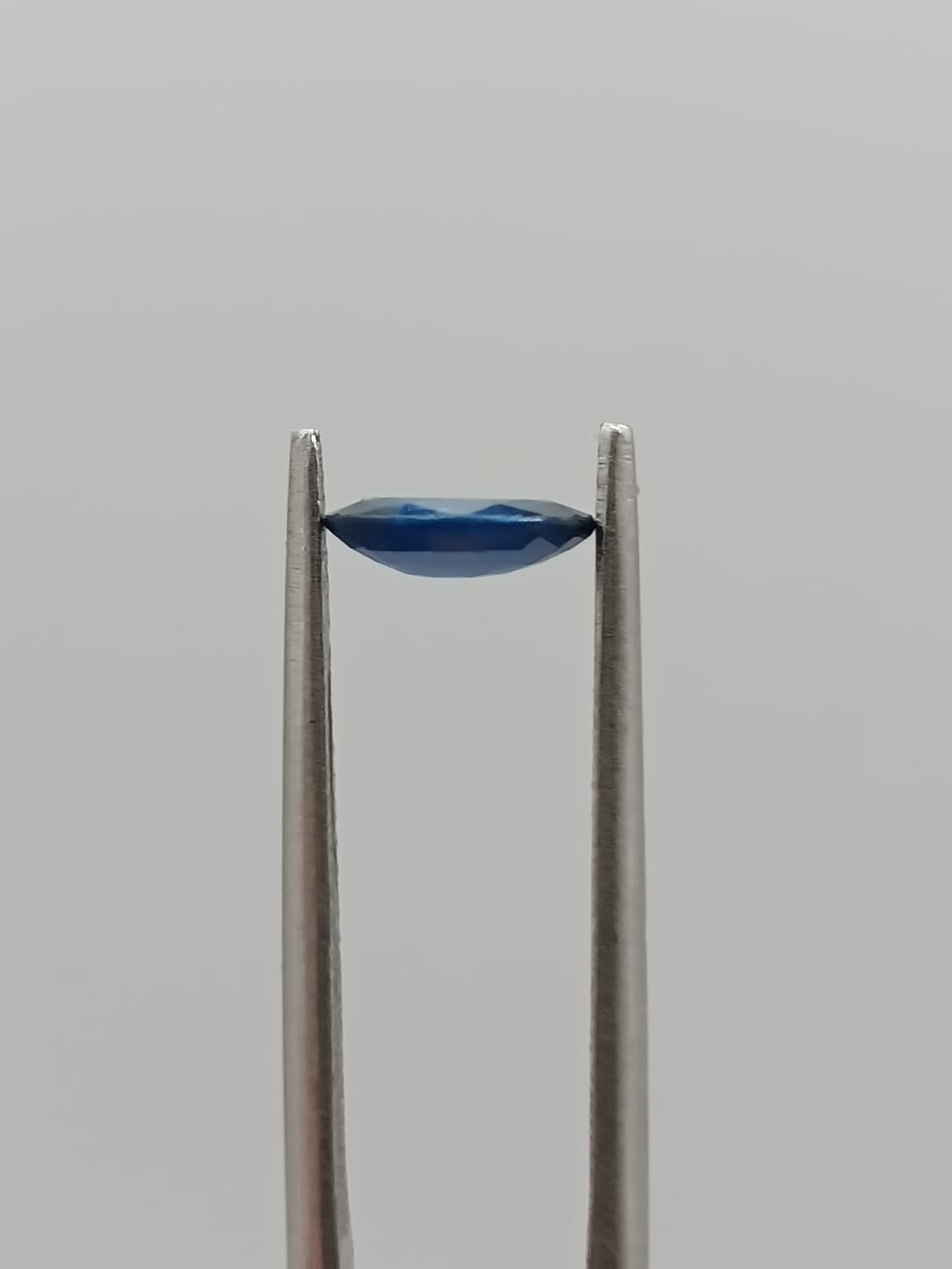 Zafiro ovalado de 0.75ct