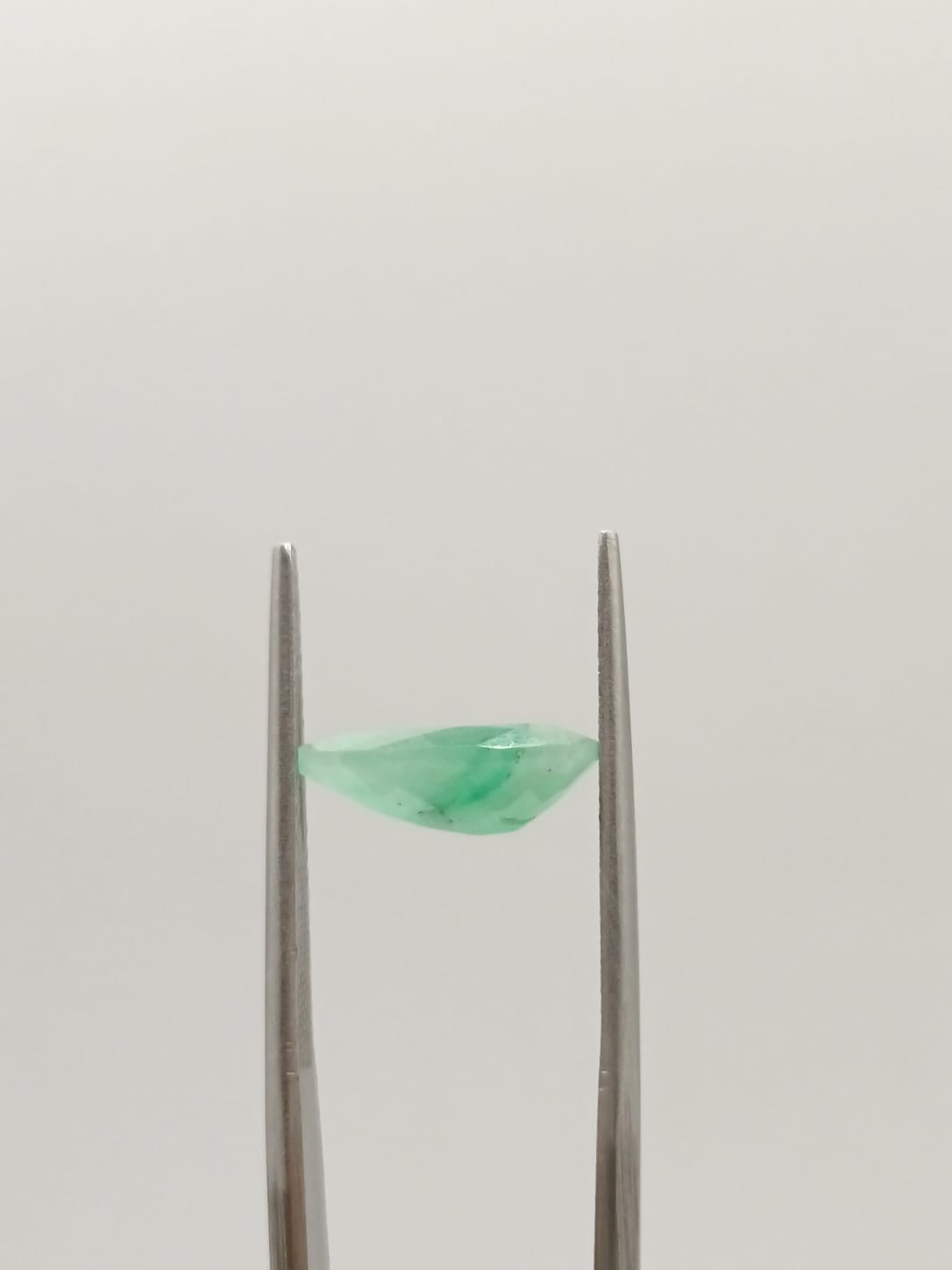 Esmeralda brasileña forma de gota de 1.95ct