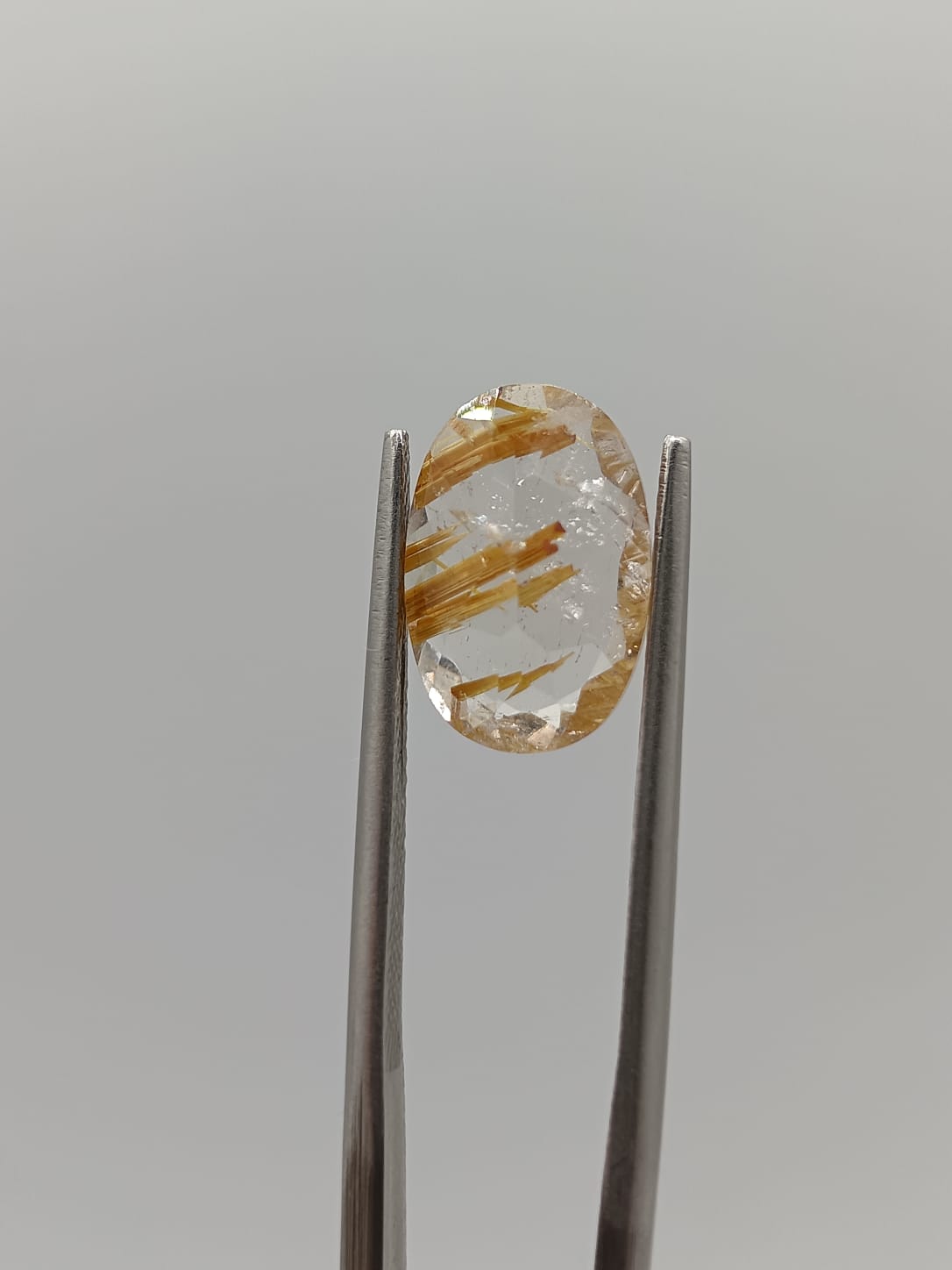 Cuarzo rutilado ovalado de 3.38ct