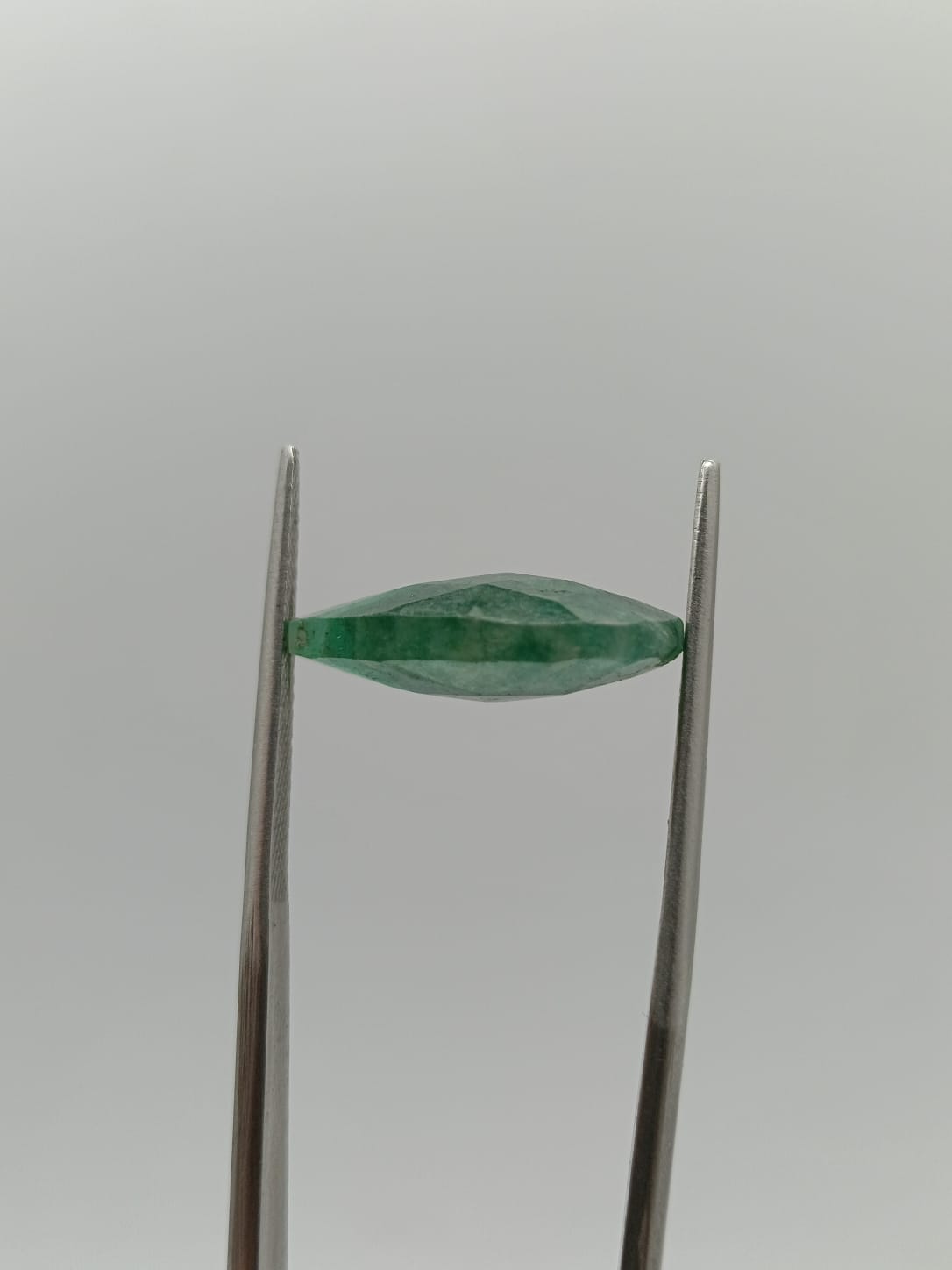 Esmeralda brasileña forma de gota de 8.15ct