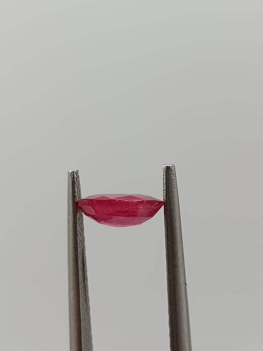 Rubí ovalado de 0.89ct