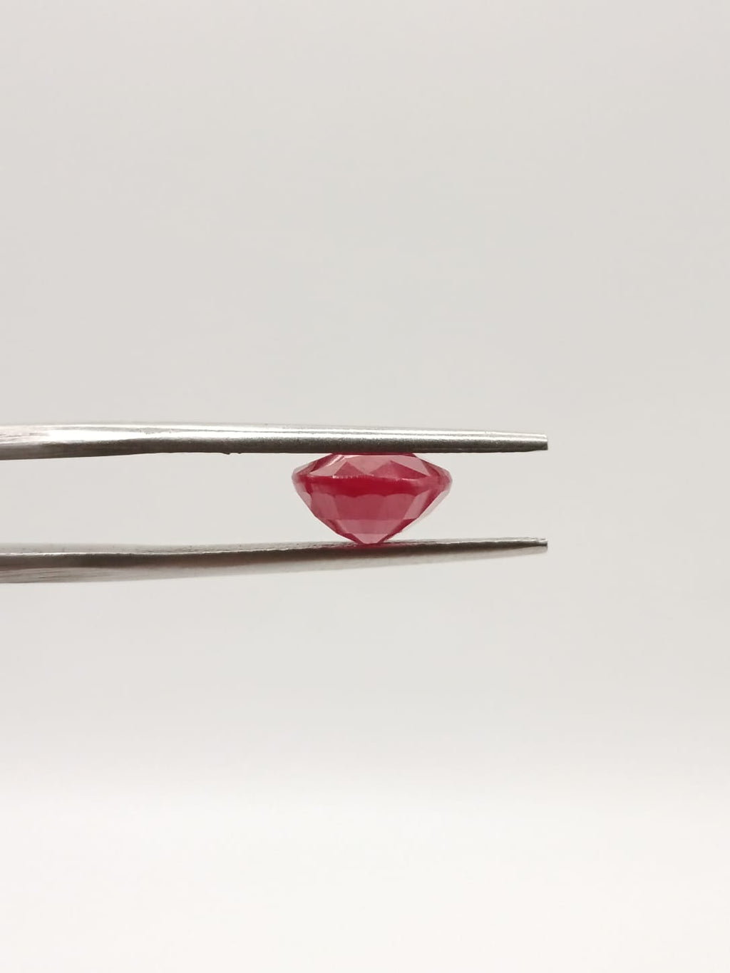 Rubí ovalado de 3.57ct