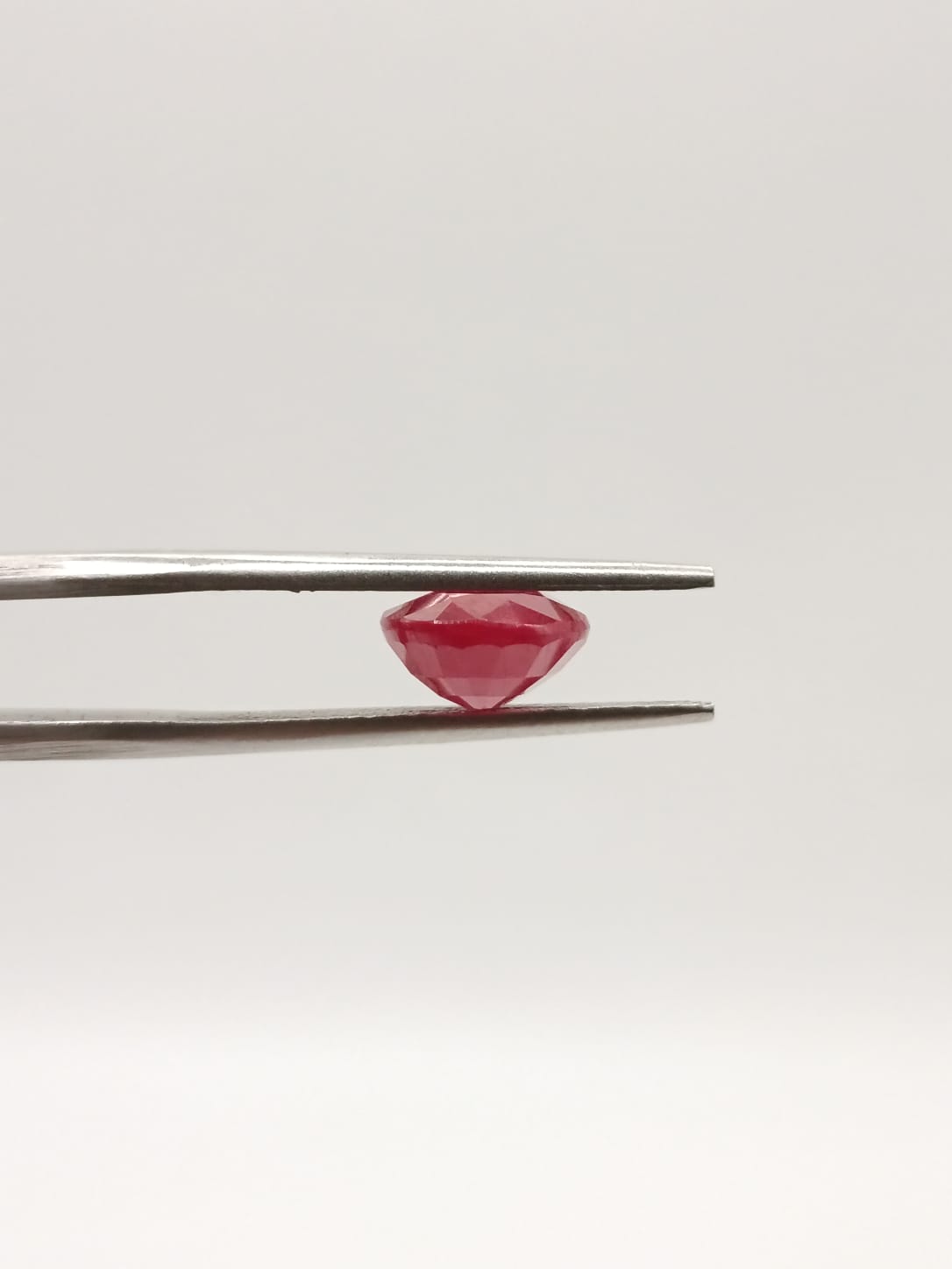 Rubí ovalado de 3.57ct
