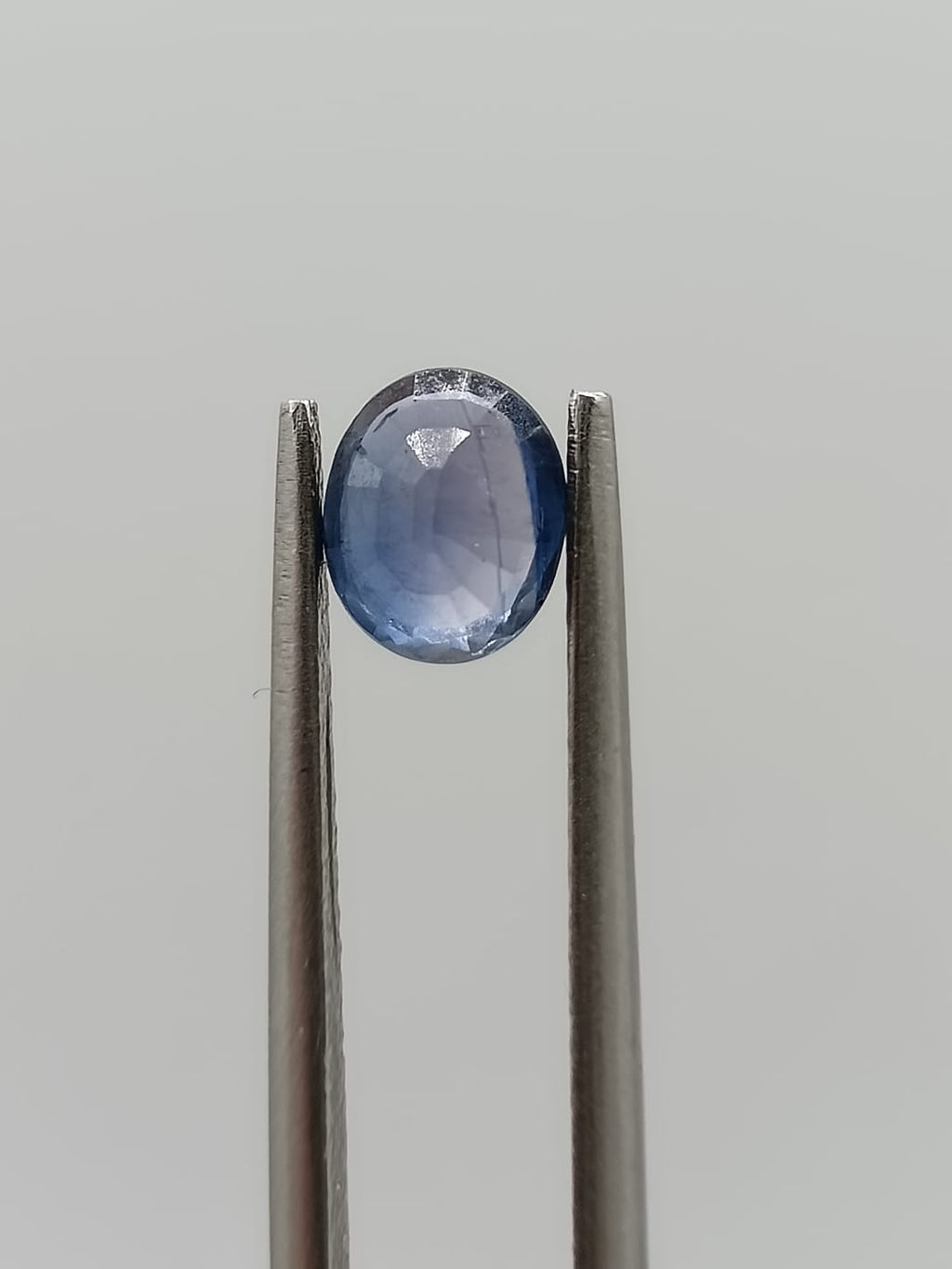 Zafiro ovalado de 0.90ct