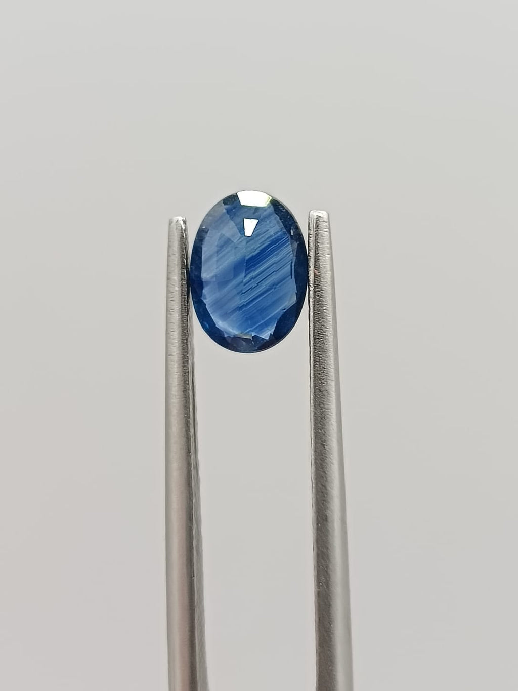 Zafiro ovalado de 0.75ct