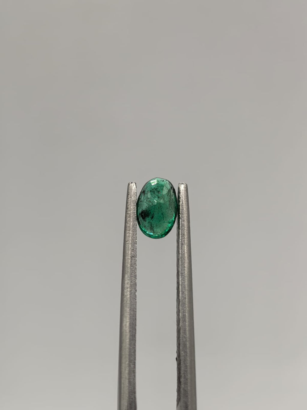 Esmeralda colombiana ovalada de 0.40ct