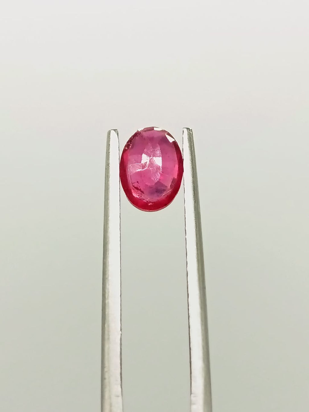 Rubí ovalado de 0.90ct