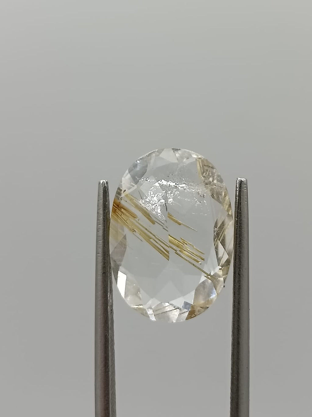 Cuarzo rutilado ovalado de 5.29ct