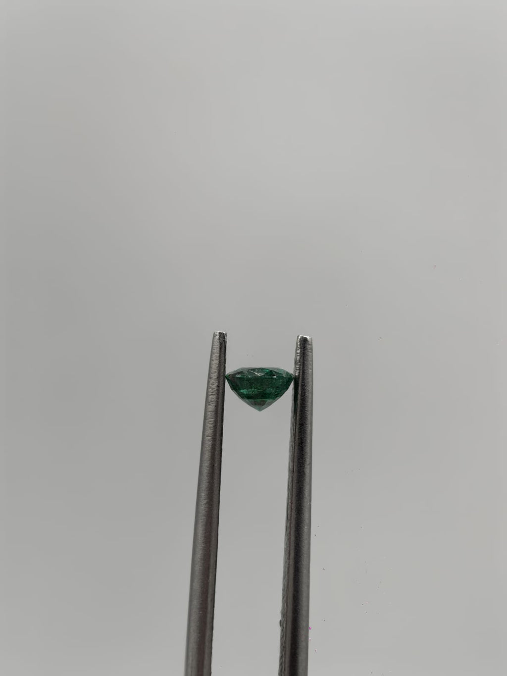 Esmeralda colombiana ovalada de 0.35ct