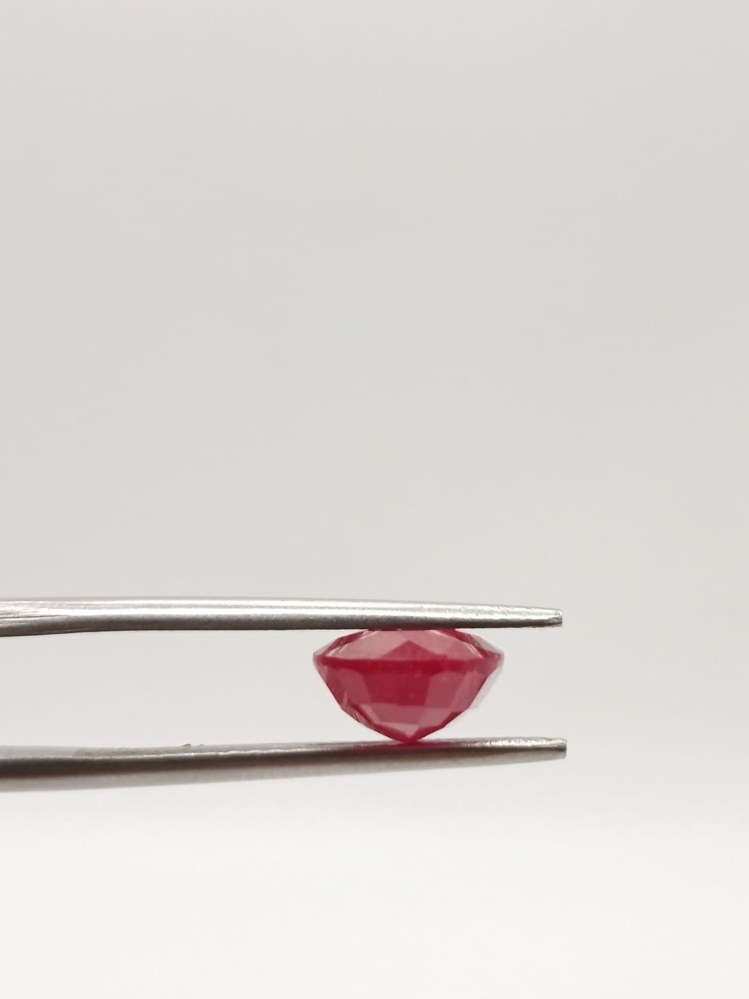 Rubí ovalado de 3.66ct