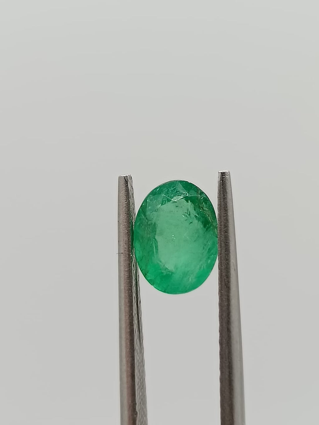 Esmeralda colombiana ovalada de 1.17ct