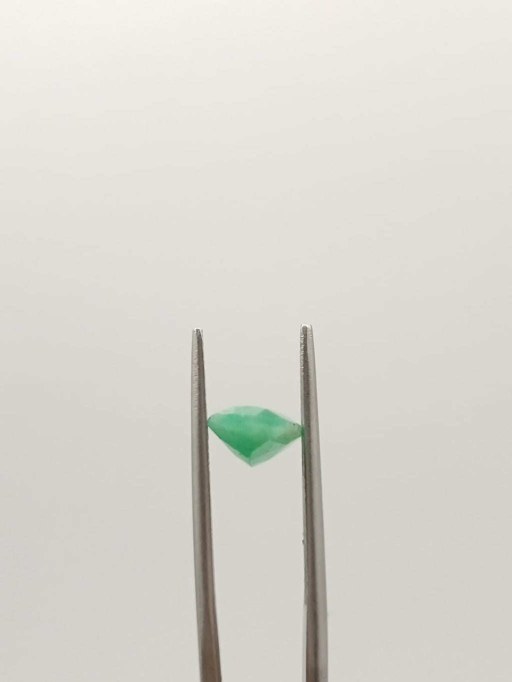 Esmeralda brasileña ovalada de 1.81ct