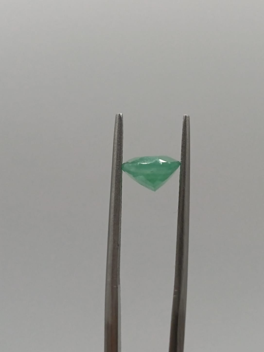 Esmeralda brasileña ovalada de 1.92ct