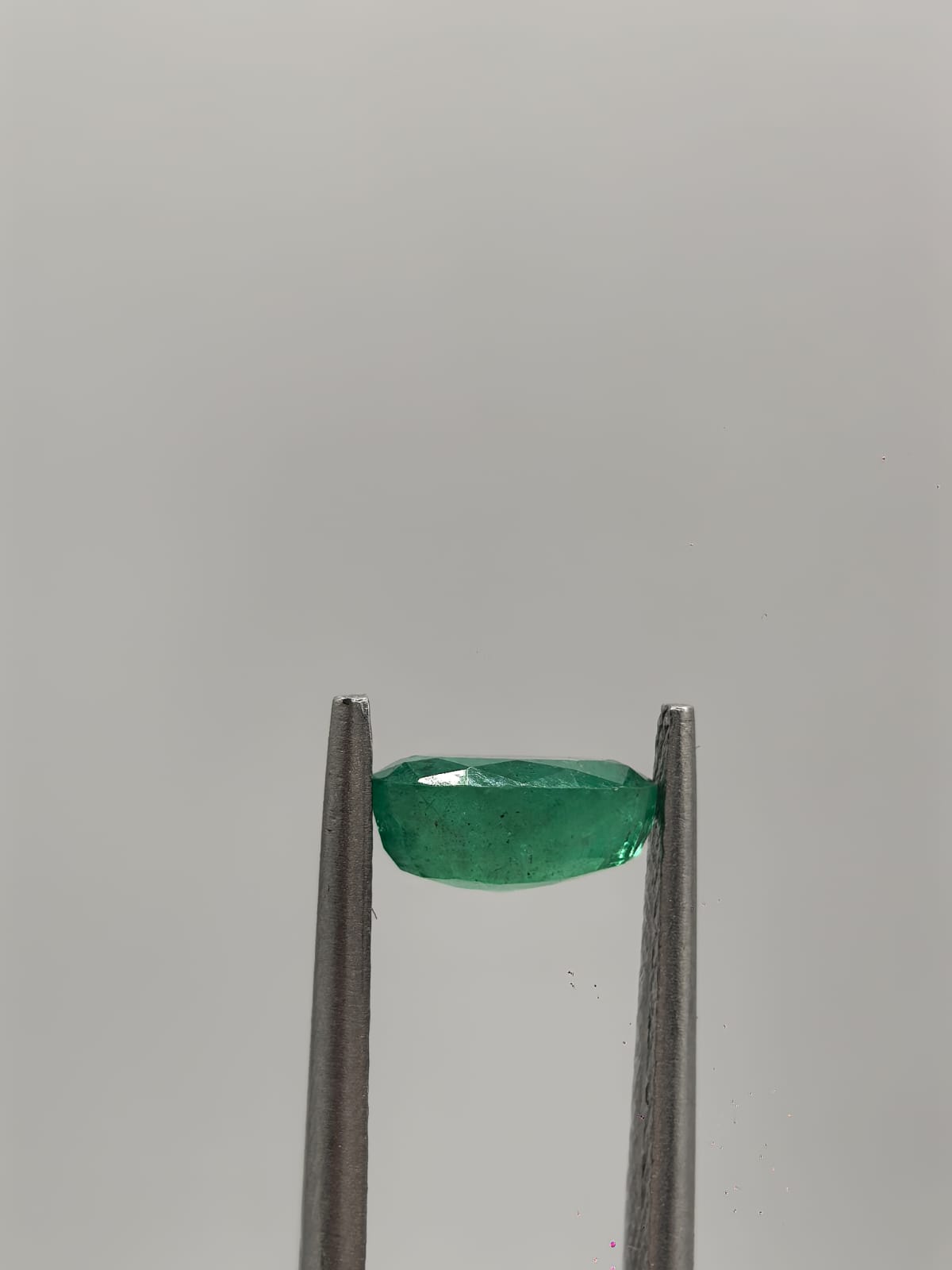 Esmeralda colombiana ovalada de 0.93ct