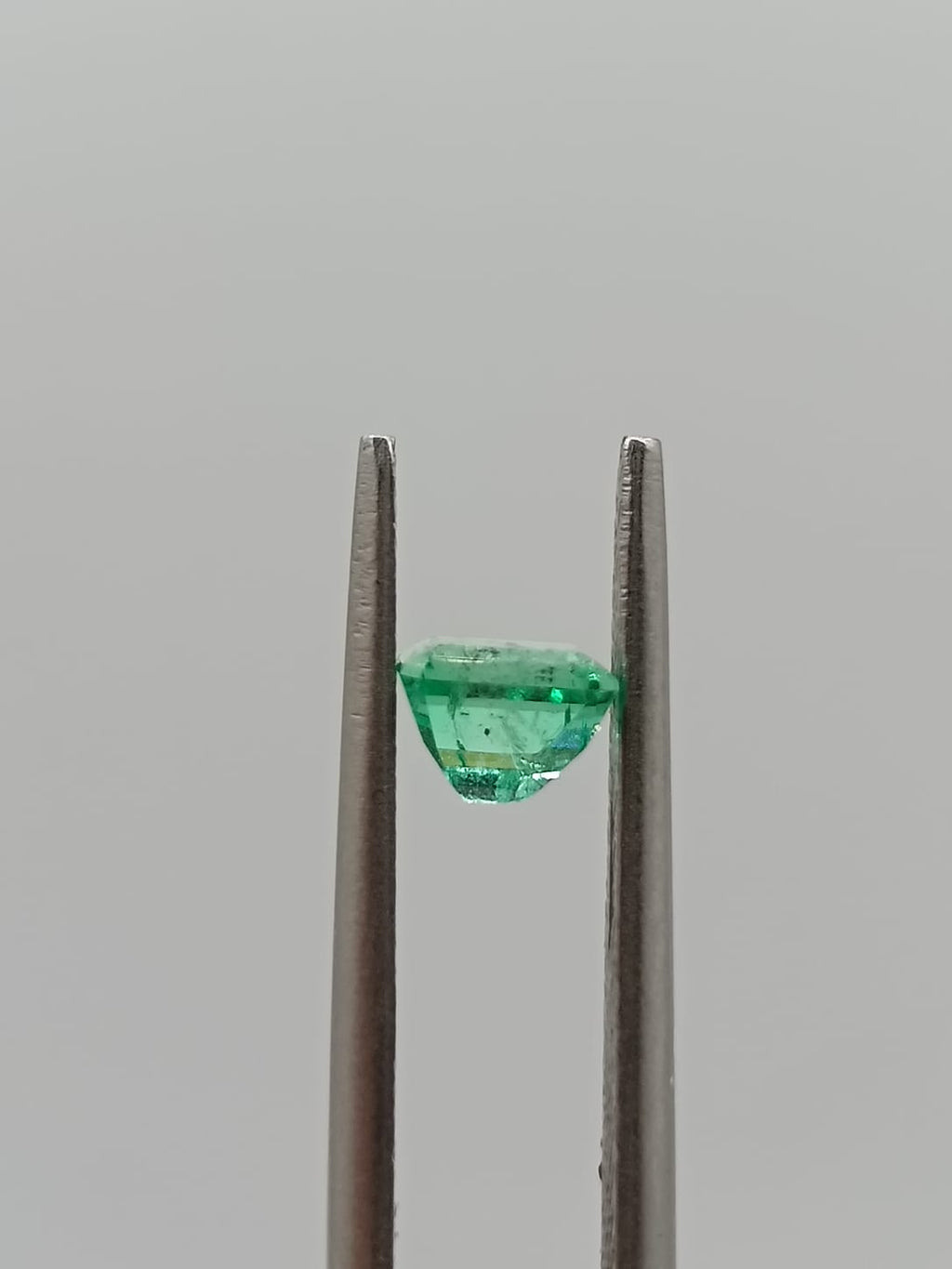 Esmeralda colombiana cuadrada de 0.45ct