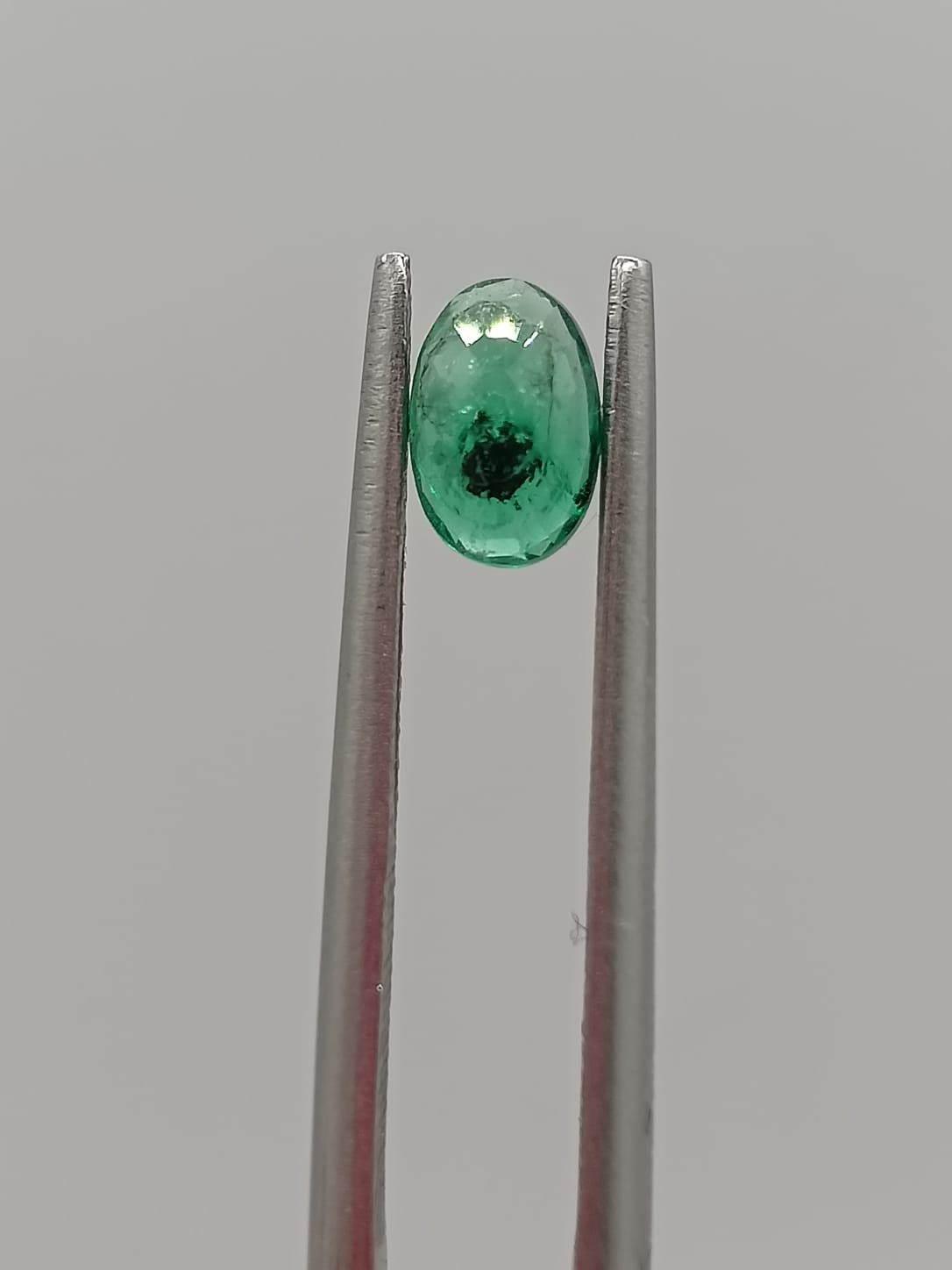 Esmeralda colombiana ovalada de 0.51ct