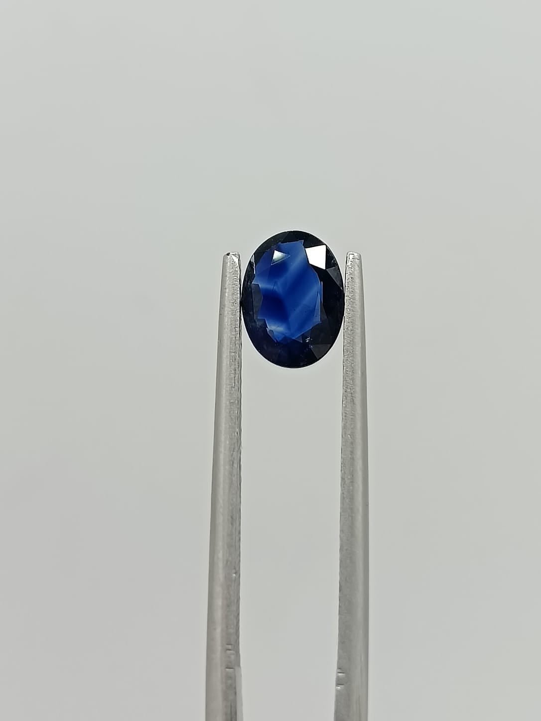 Zafiro ovalado de 0.81ct