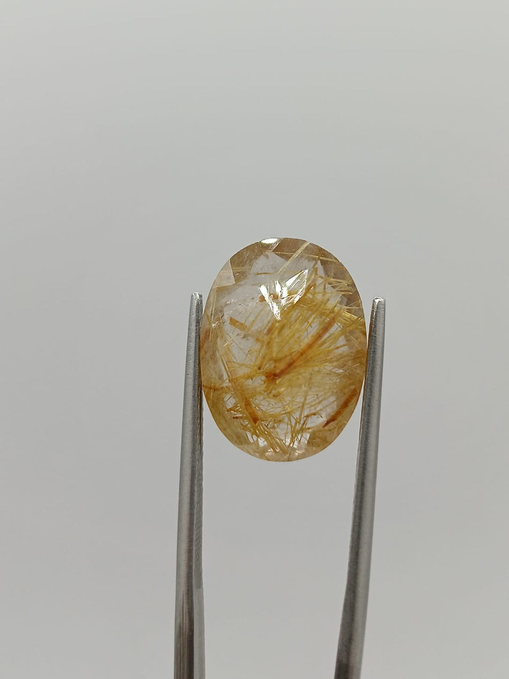 Cuarzo rutilado ovalado de 8.33ct