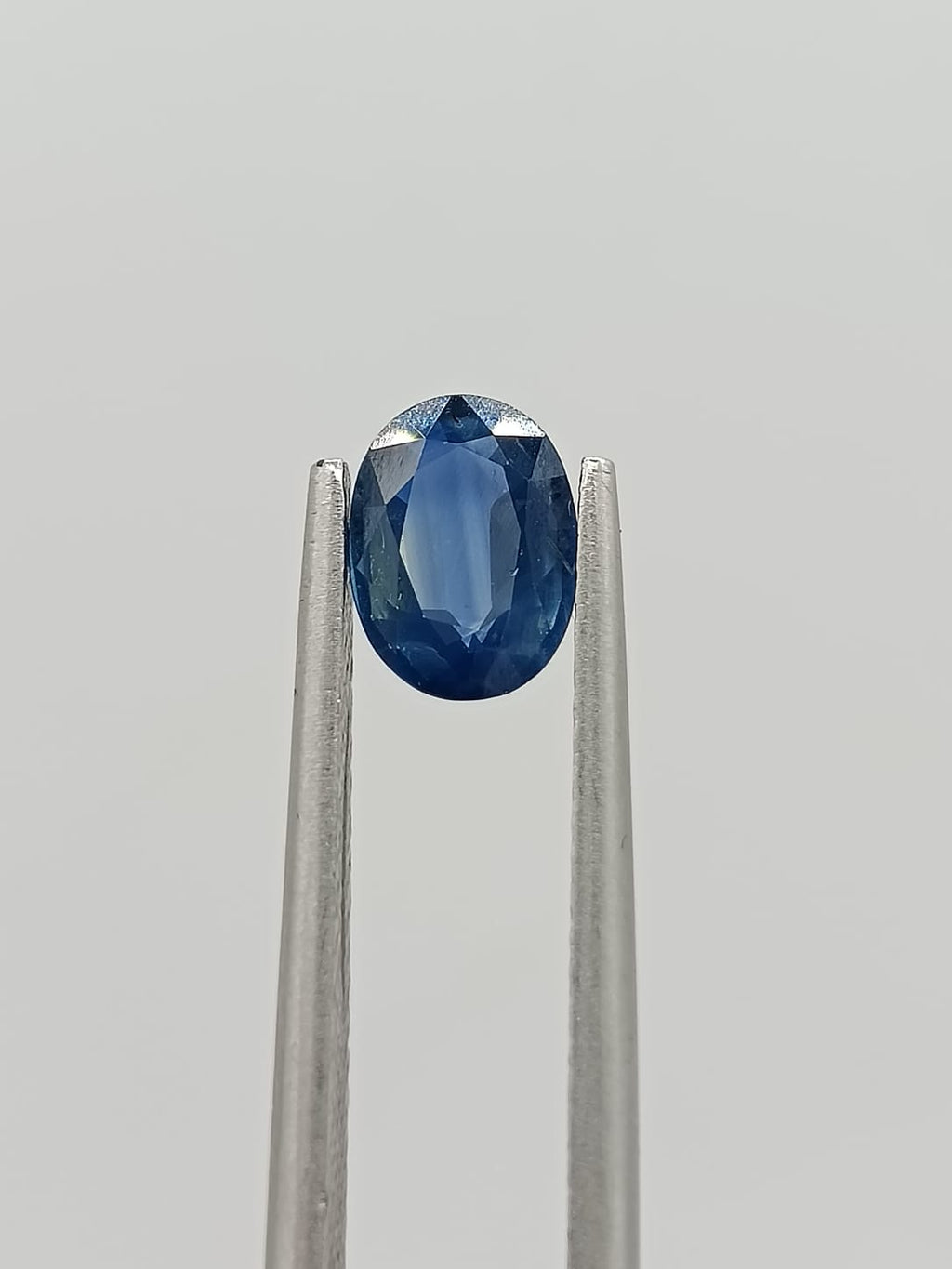 Zafiro ovalado de 0.94ct