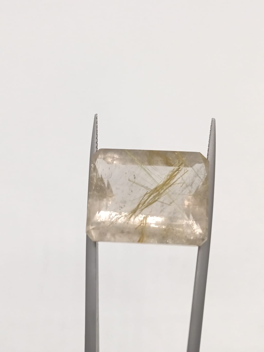 Cuarzo rutilado rectangular de 24.03ct