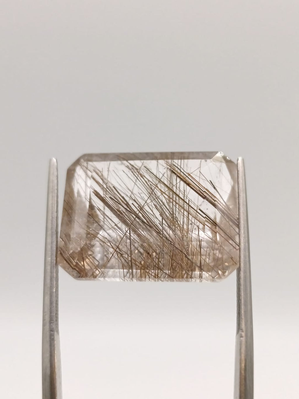 Cuarzo rutilado rectangular de 22.35ct