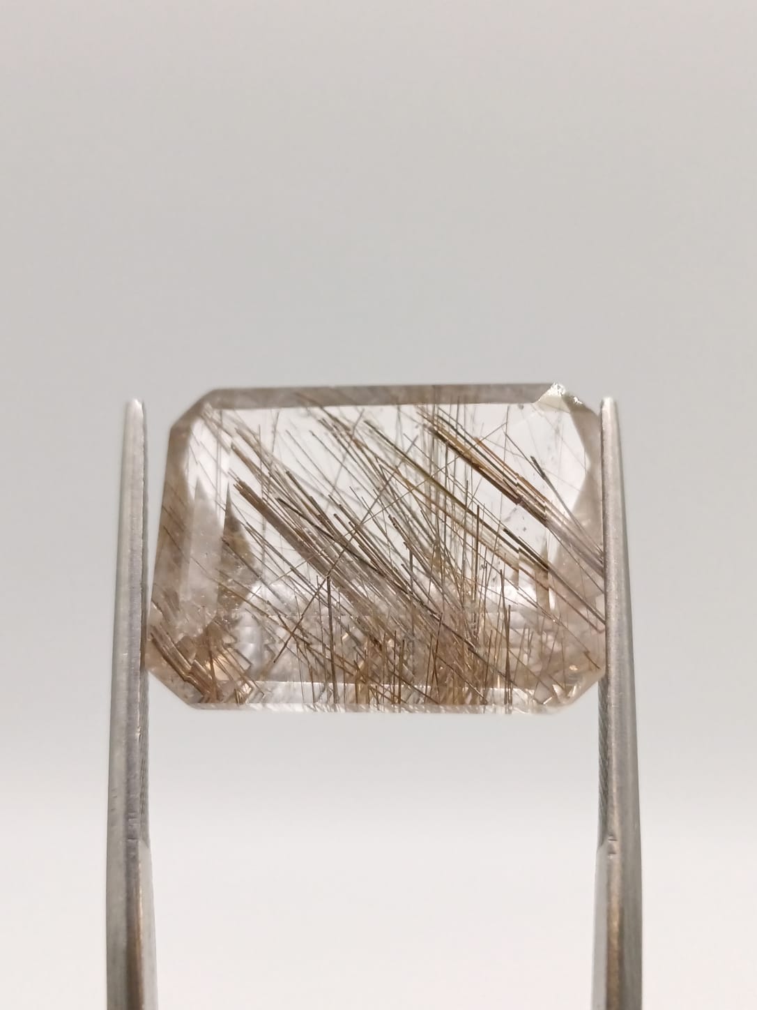 Cuarzo rutilado rectangular de 22.35ct