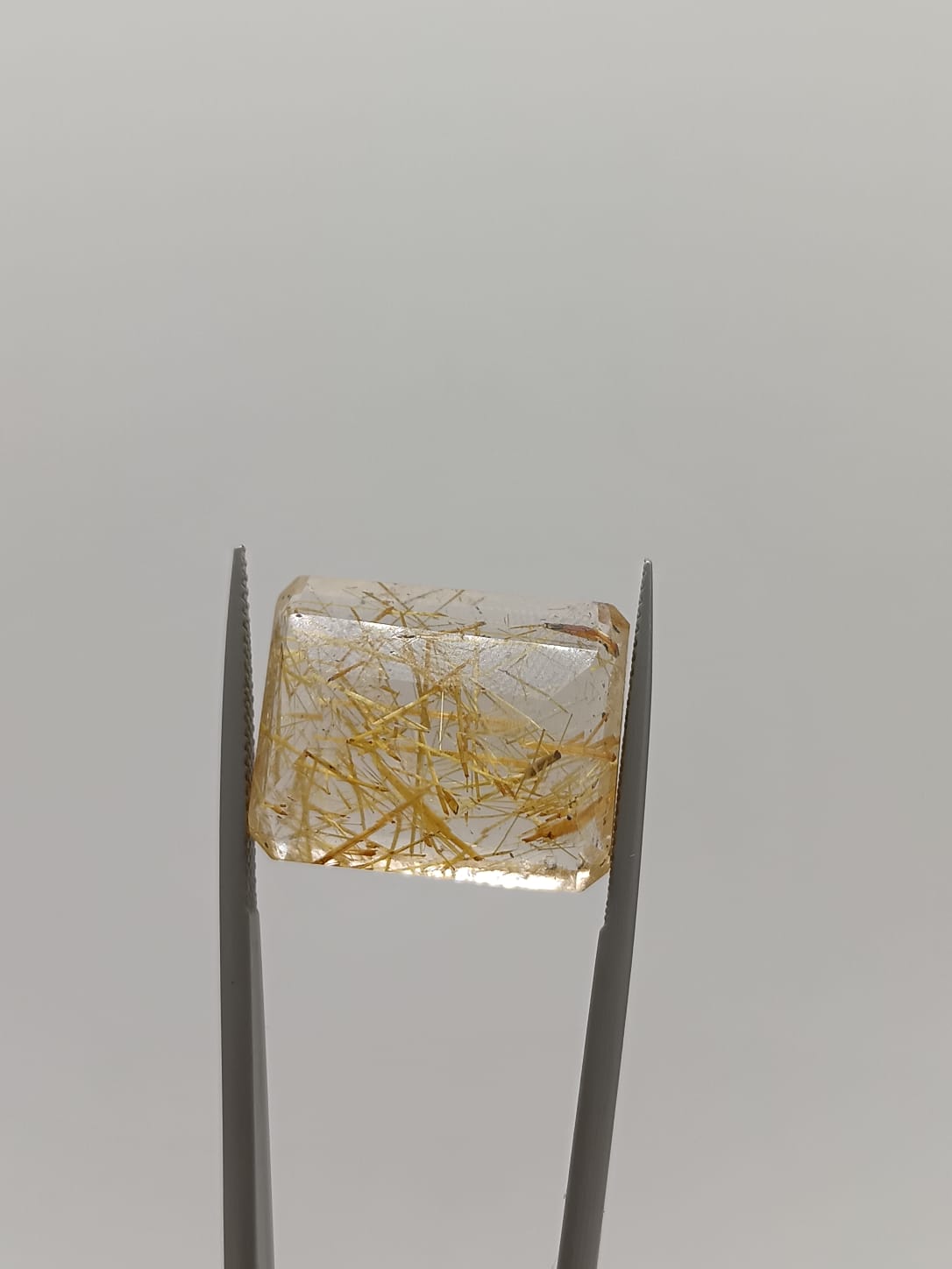 Cuarzo rutilado rectangular de 24.60ct