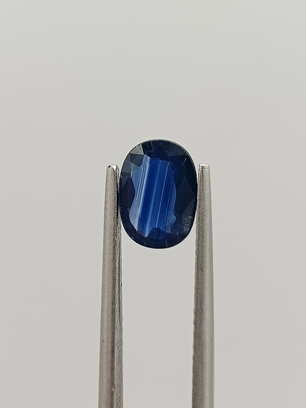 Zafiro ovalado de 1.21ct