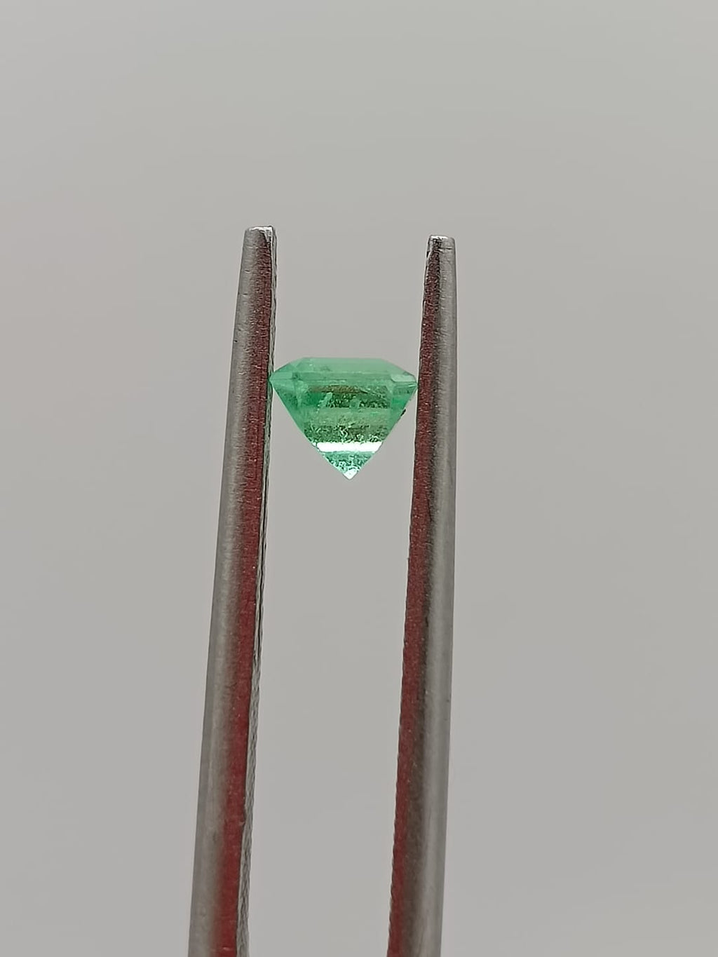 Esmeralda colombiana cuadrada de 0.38ct