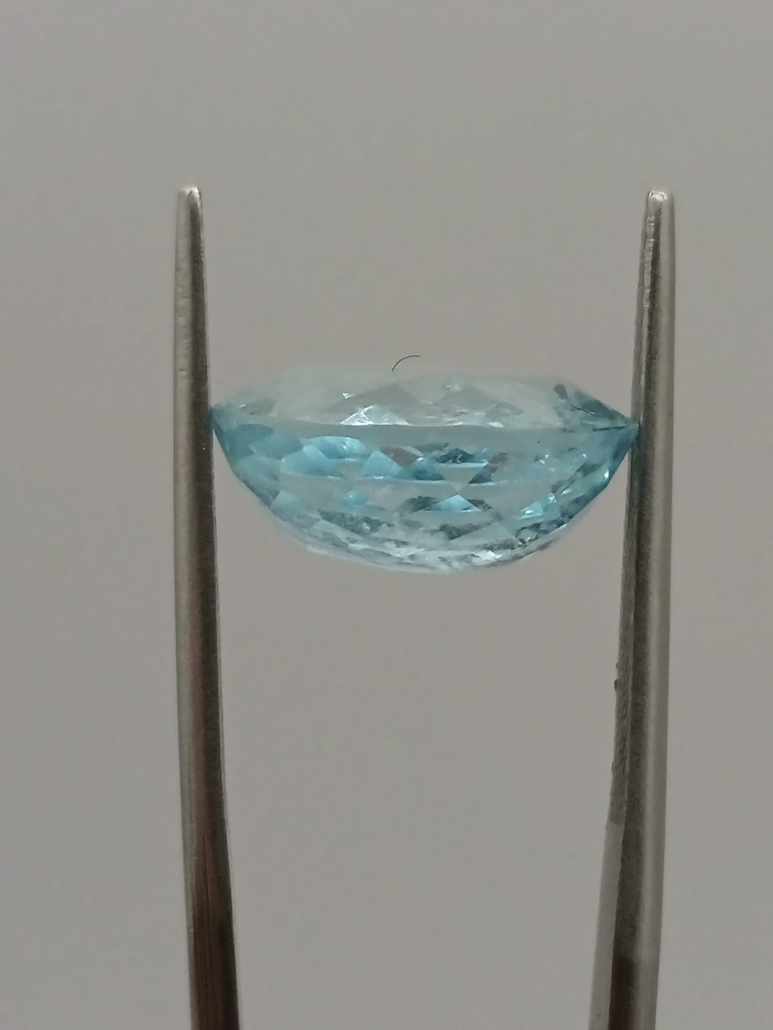 Aguamarina ovalada de 6.82ct