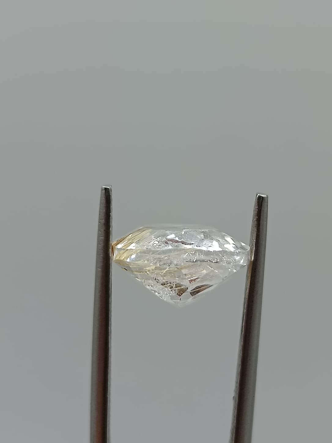 Cuarzo rutilado ovalado de 5.29ct