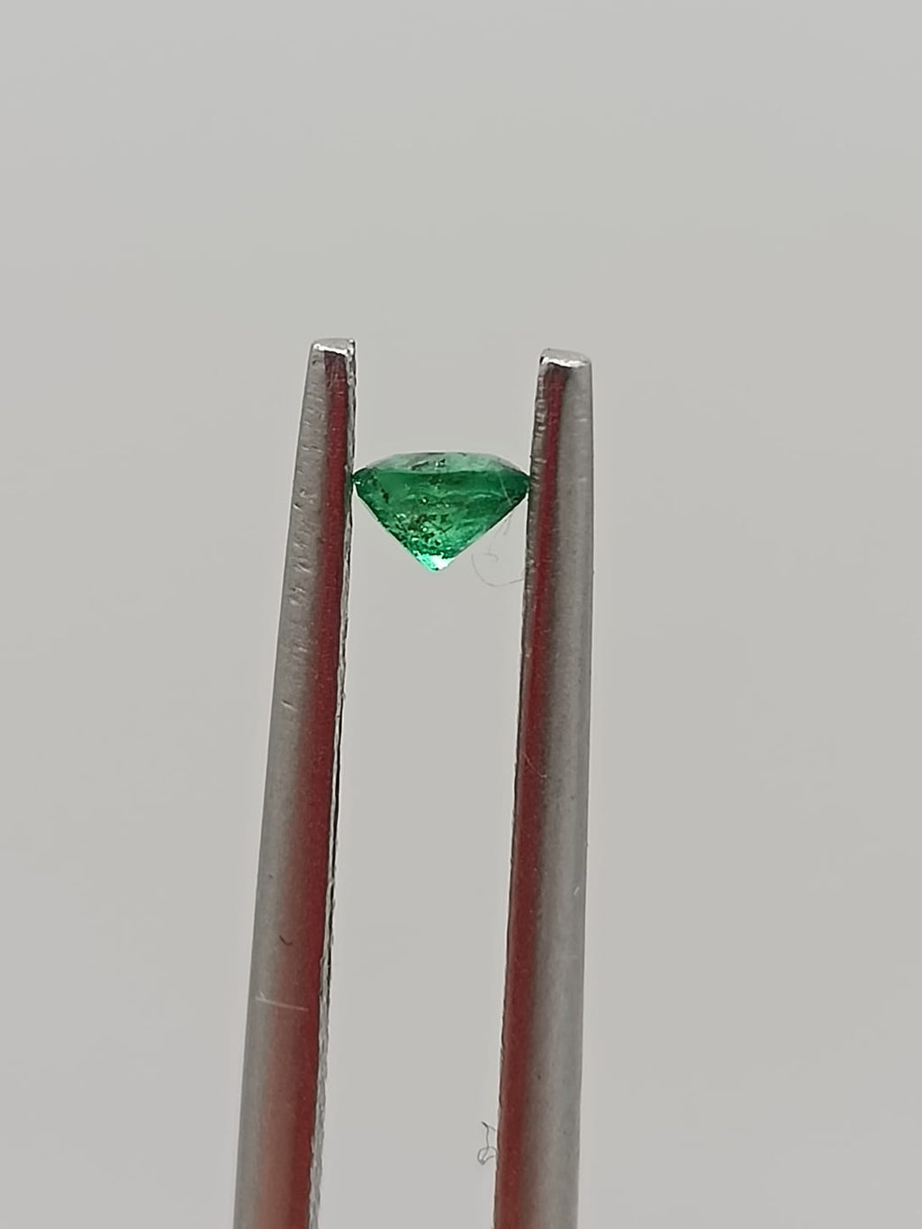 Esmeralda colombiana circular de 0.09ct