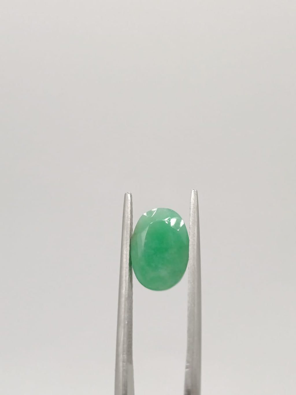 Esmeralda brasileña ovalada de 1.81ct