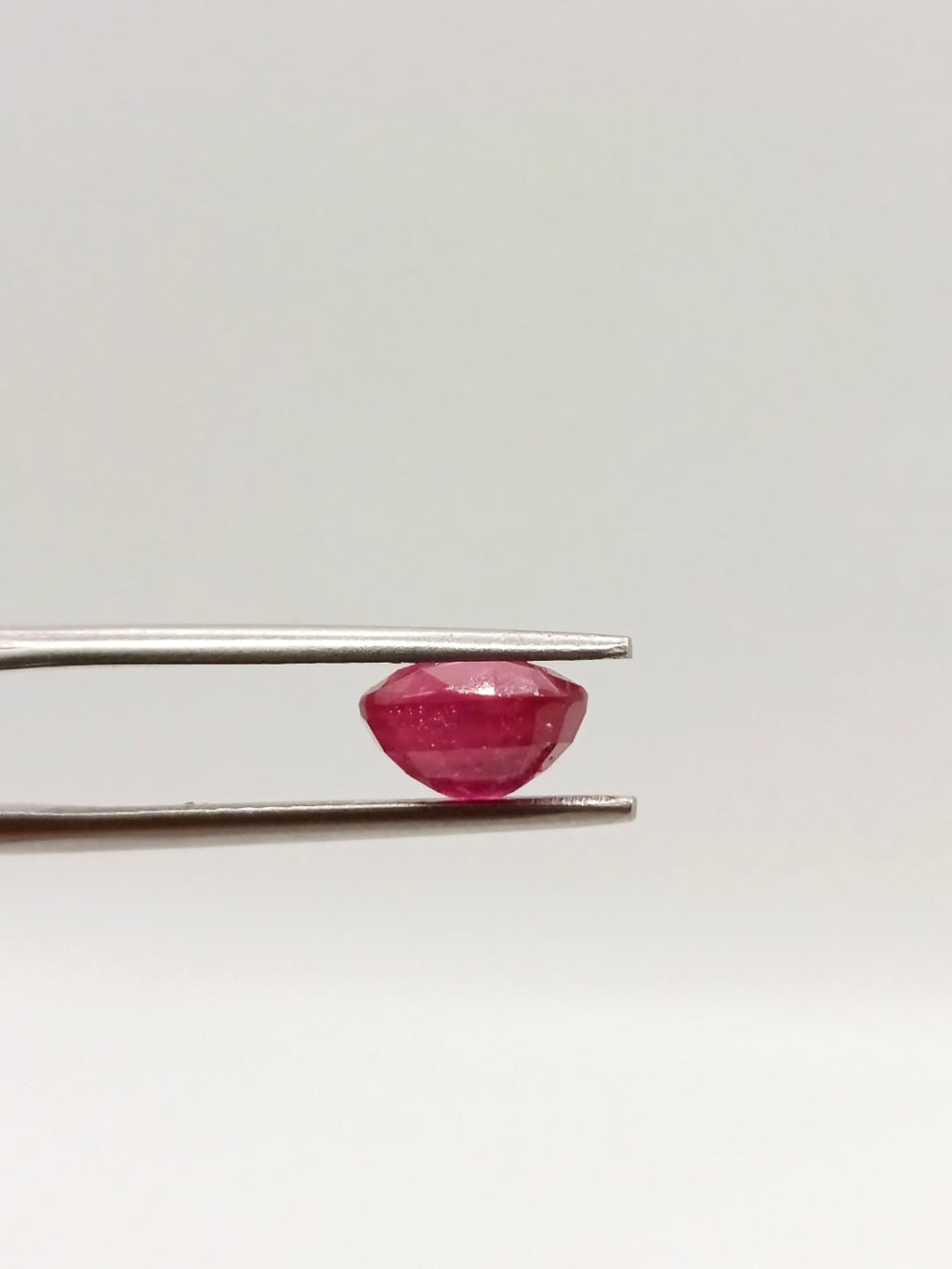 Rubí ovalado de 2.22ct