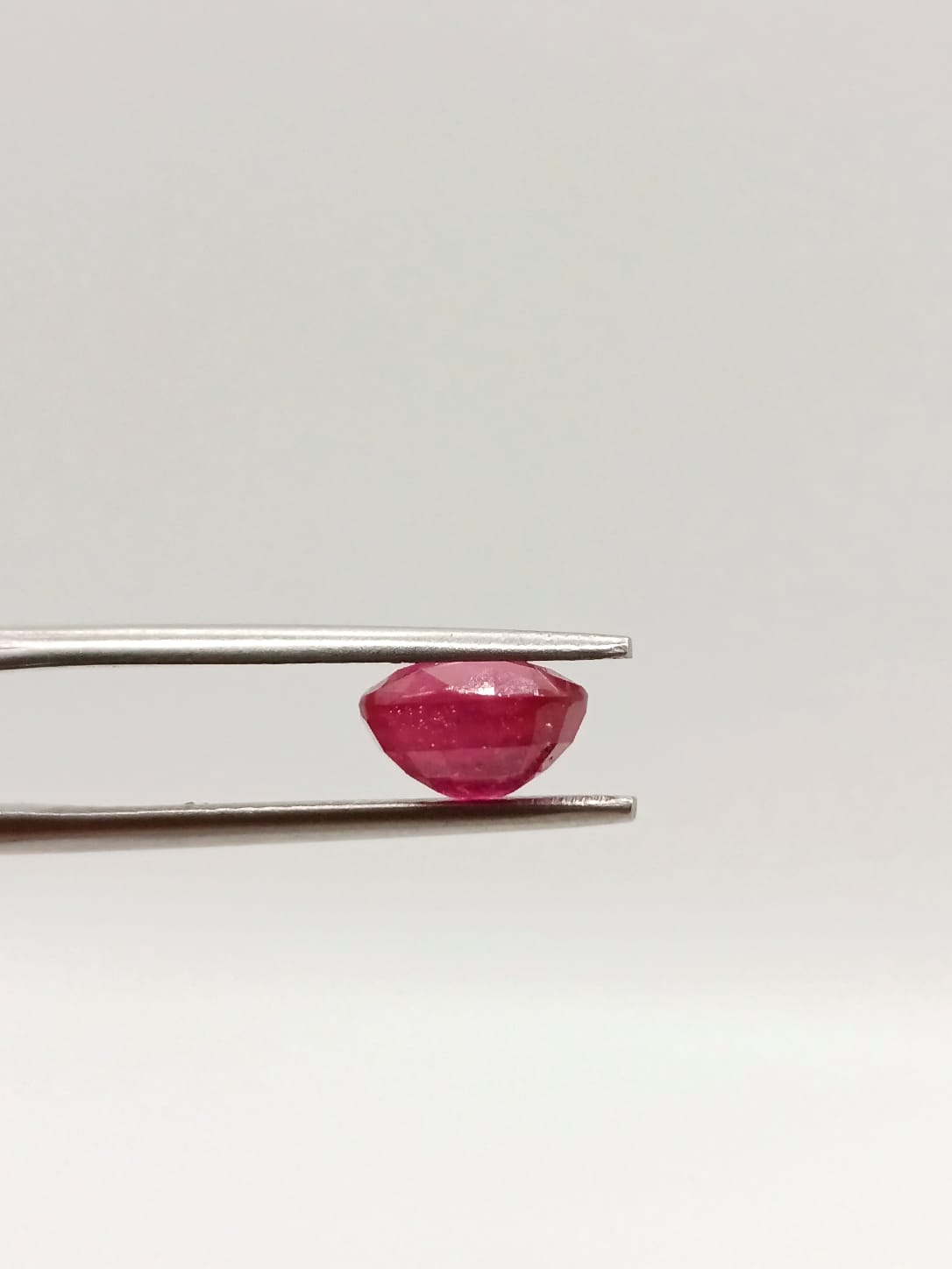 Rubí ovalado de 2.22ct