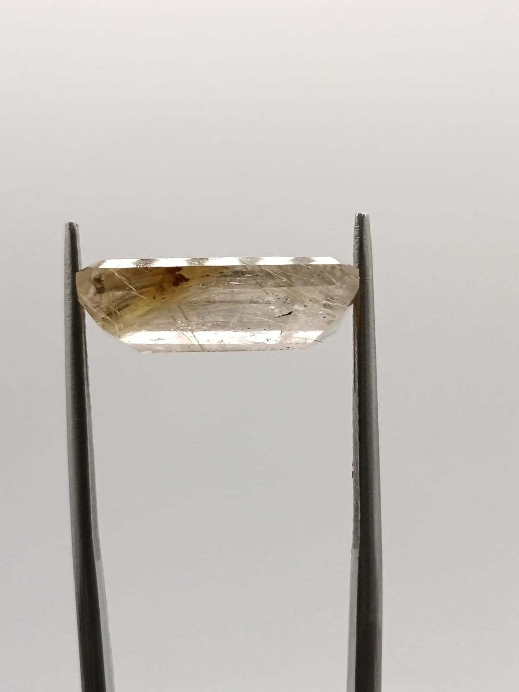 Cuarzo rutilado rectangular de 7.64ct