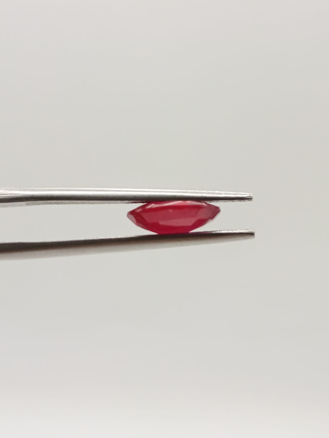 Rubí ovalado de 1.75ct