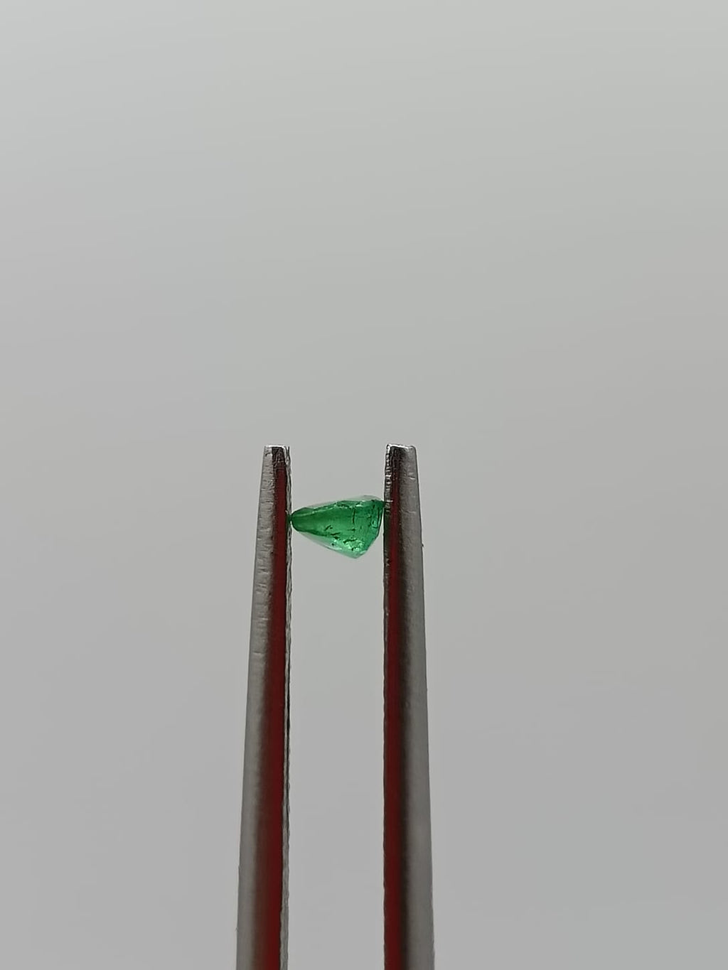 Esmeralda colombiana circular de 0.08ct