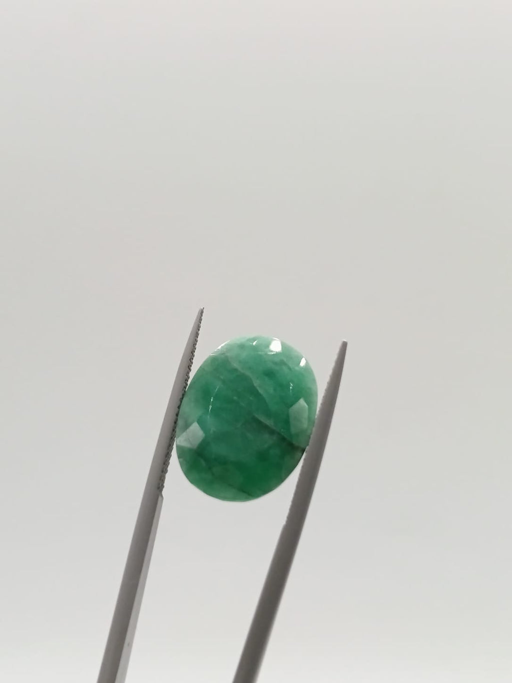 Esmeralda brasileña ovalada de 14.62ct