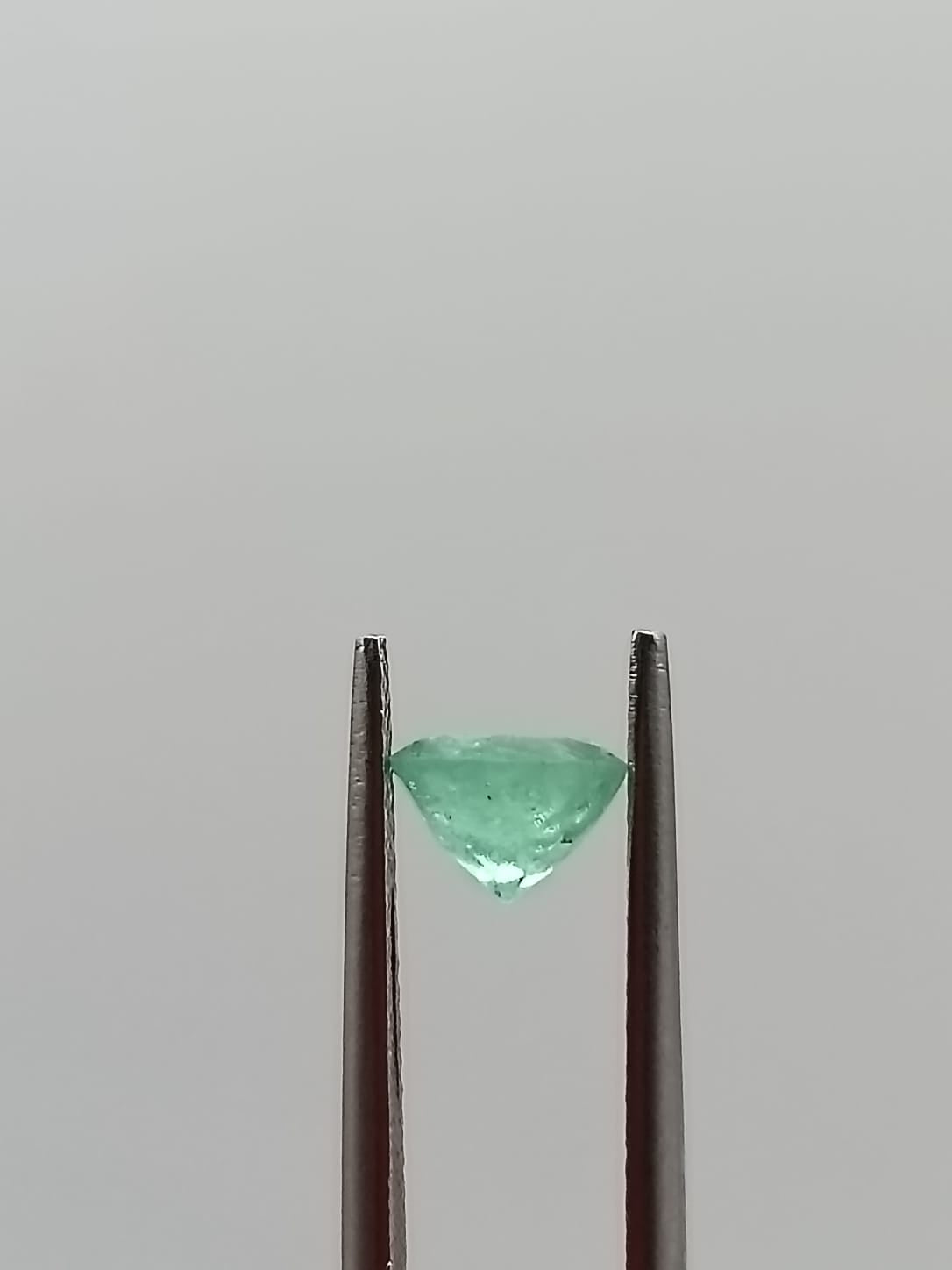 Esmeralda colombiana circular de 0.81ct